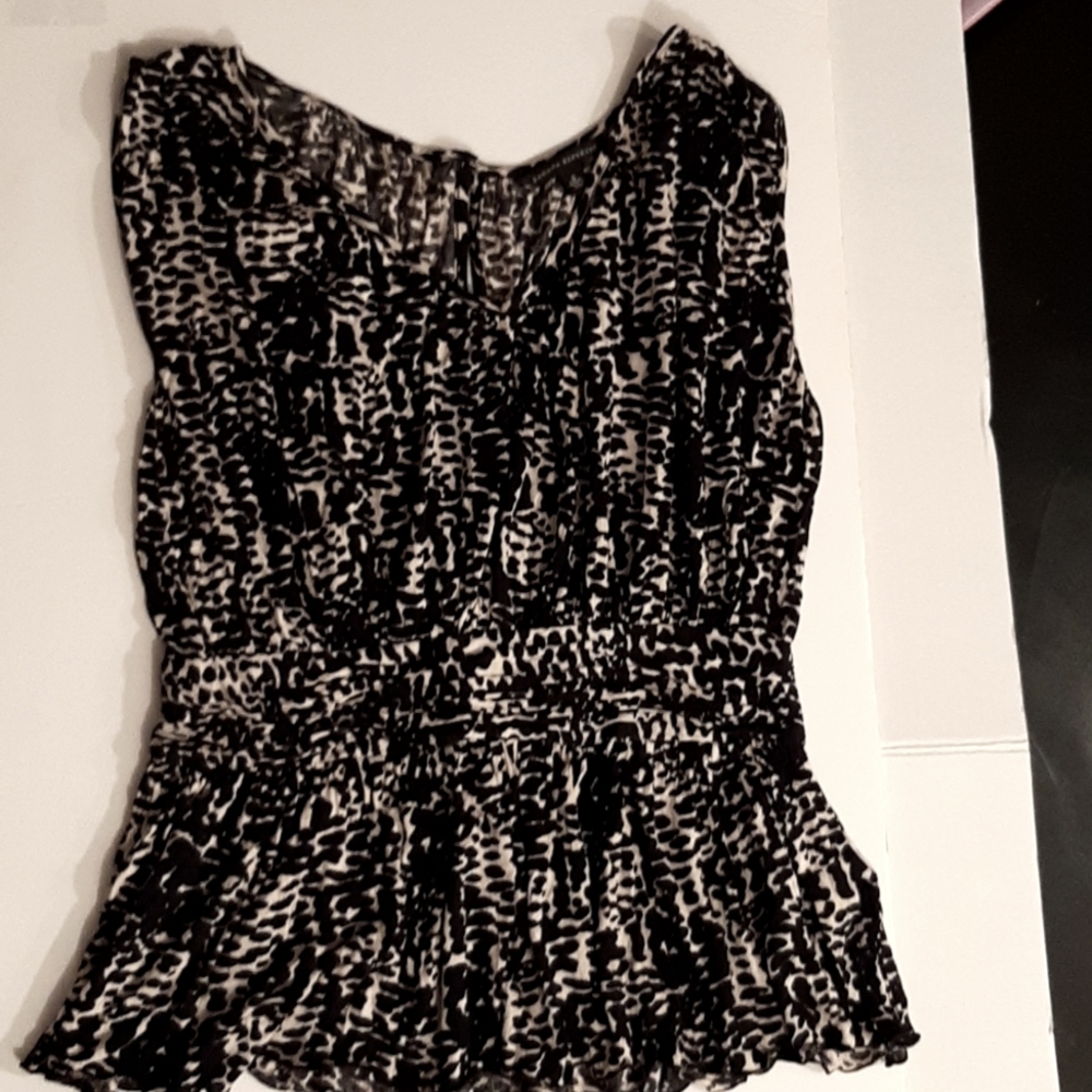 🍋3/$25🍋 Sleeveless blouse, blk & wht, Banana Republic, sz SM, viscose